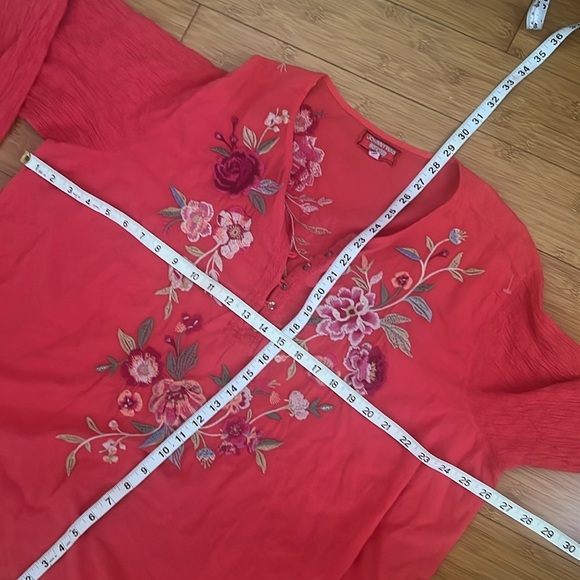 JOHNNY WAS sonya popover blouse red Hawaiian 2XL - Picture 9 of 10